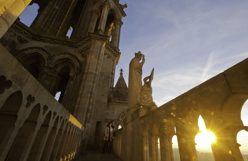  Montue-tours-cathedrale-de-Laon-Comdesimages