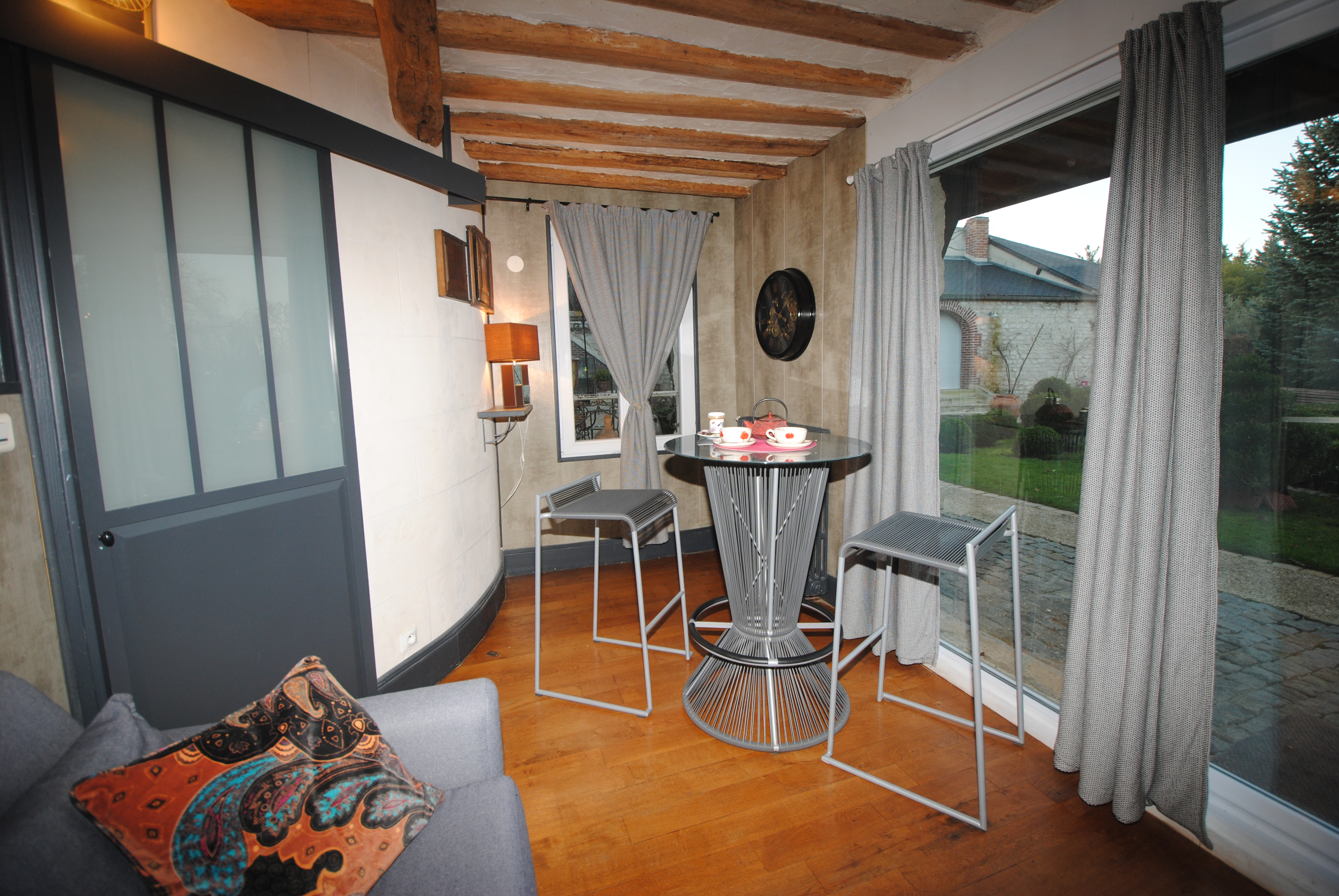 Salon de la Suite Nénuphar | Le Grand Logis Salon de la Suite Nénuphar – La Maison d’hôte Le Grand Logis